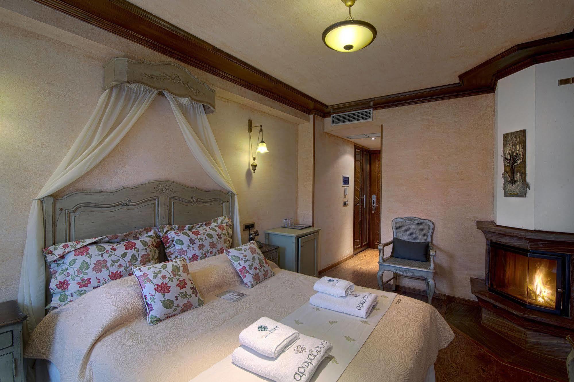 Aroma Dryos Spa & Eco Hotel 멧소보 외부 사진